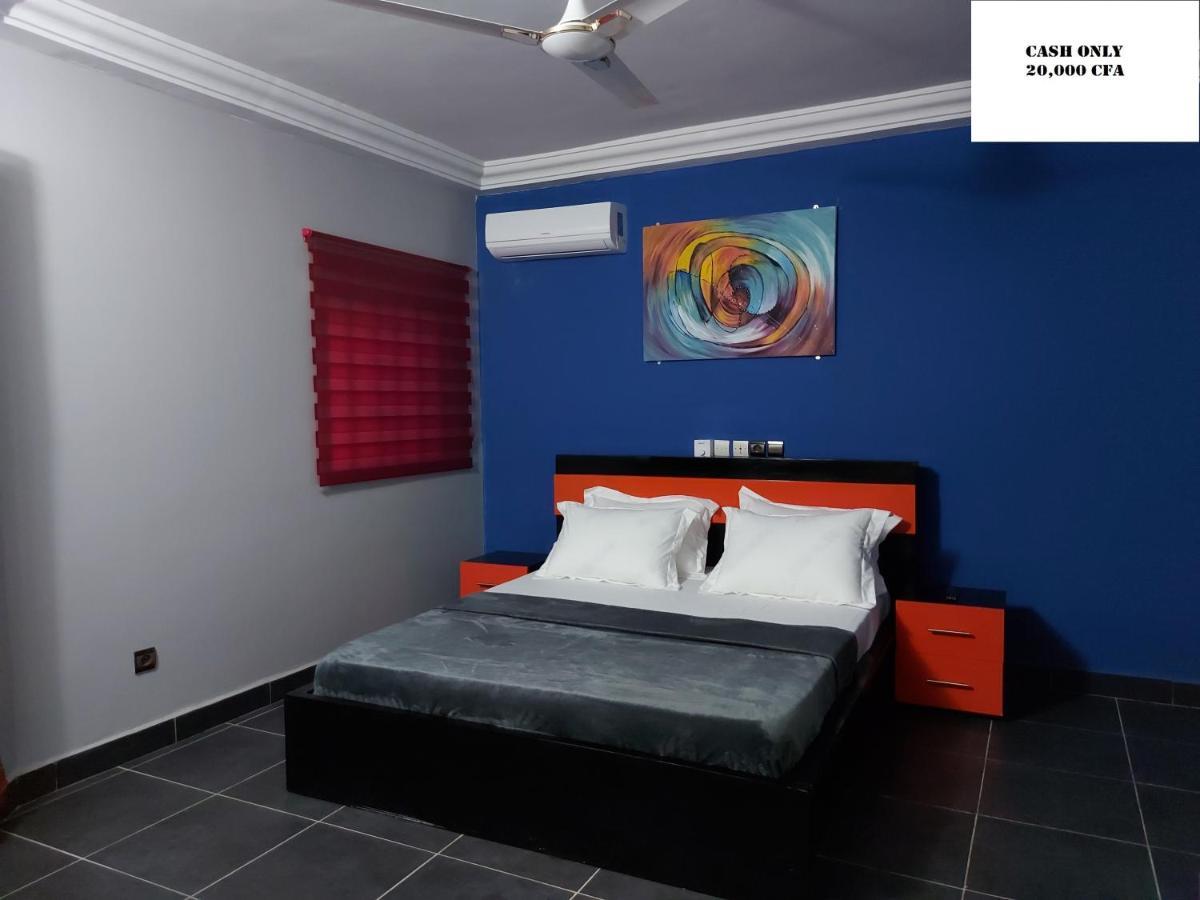 Royal Blue Guest House & Bar لومي المظهر الخارجي الصورة