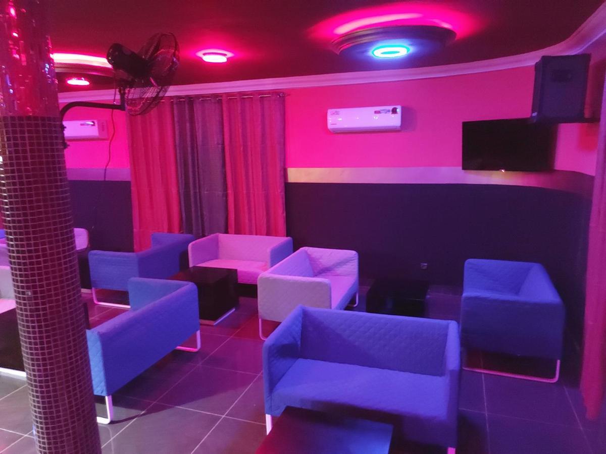Royal Blue Guest House & Bar لومي المظهر الخارجي الصورة