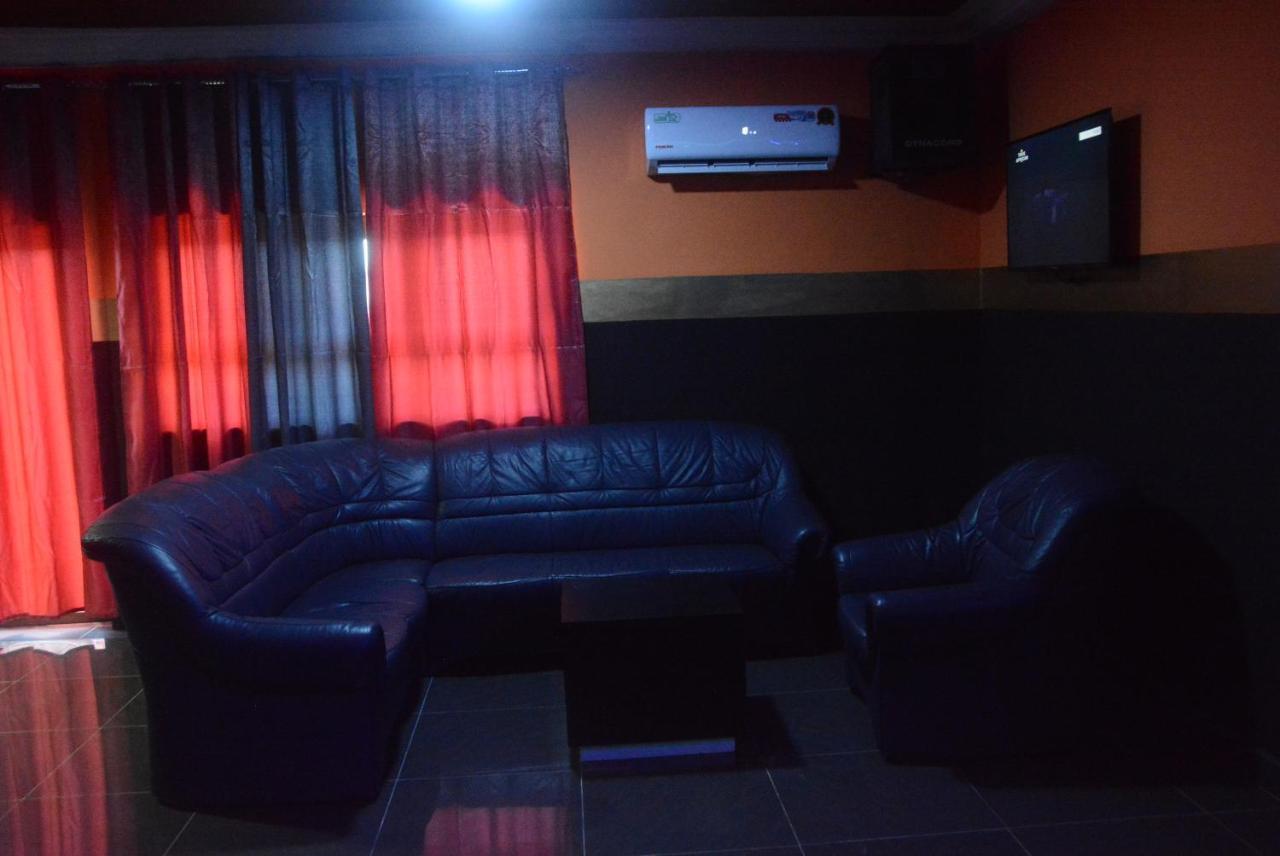 Royal Blue Guest House & Bar لومي المظهر الخارجي الصورة