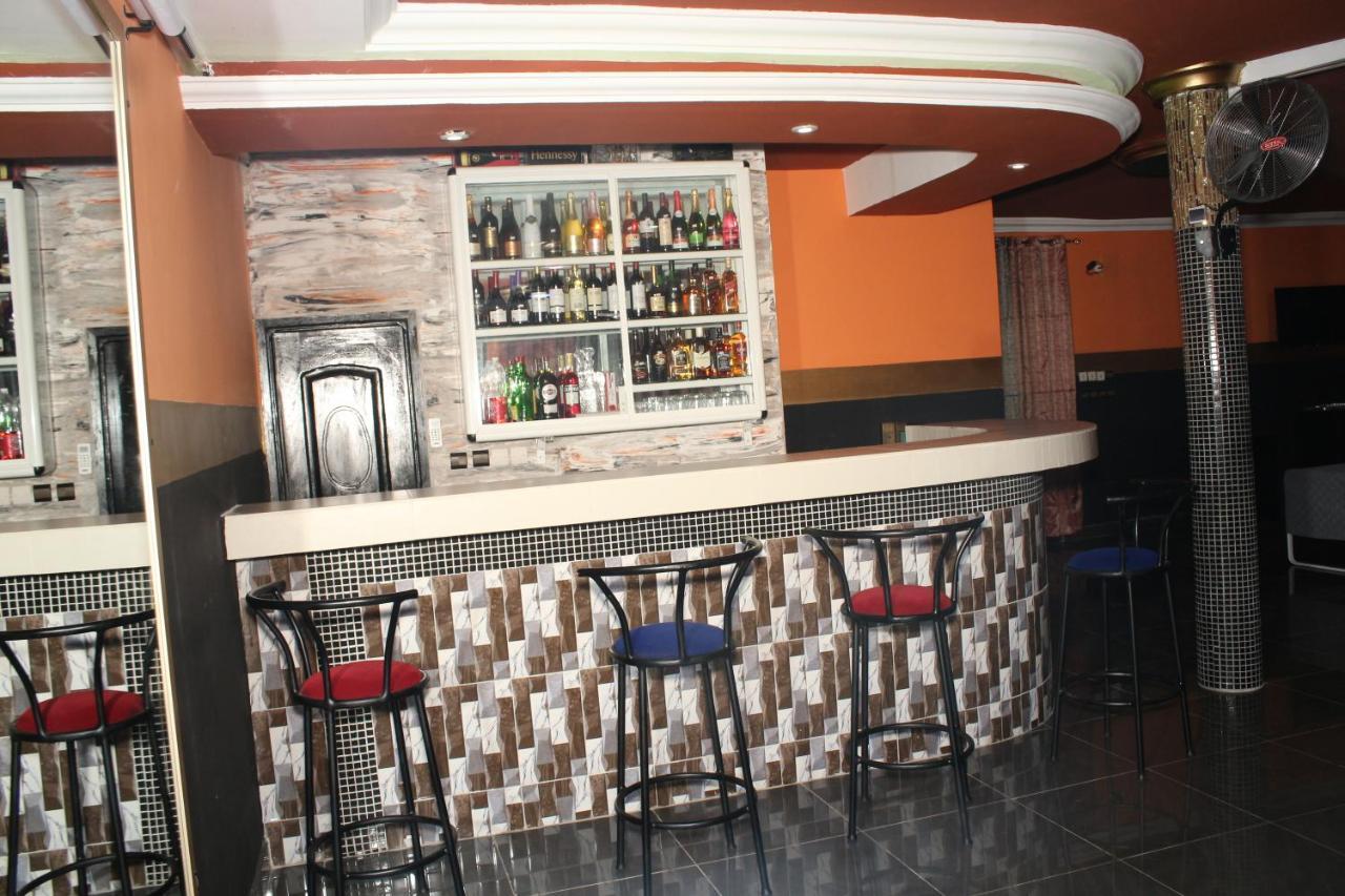 Royal Blue Guest House & Bar لومي المظهر الخارجي الصورة