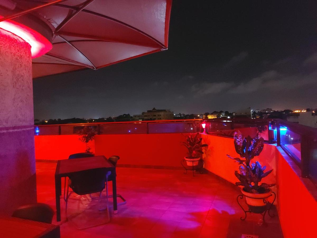 Royal Blue Guest House & Bar لومي المظهر الخارجي الصورة