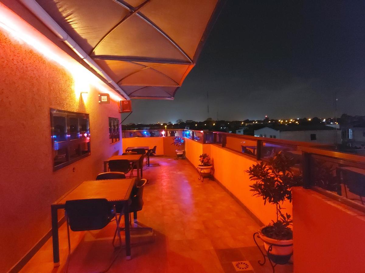Royal Blue Guest House & Bar لومي المظهر الخارجي الصورة