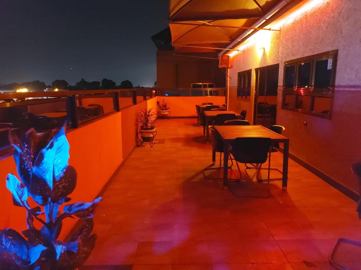 Royal Blue Guest House & Bar لومي المظهر الخارجي الصورة
