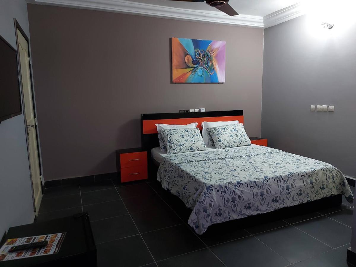 Royal Blue Guest House & Bar لومي المظهر الخارجي الصورة