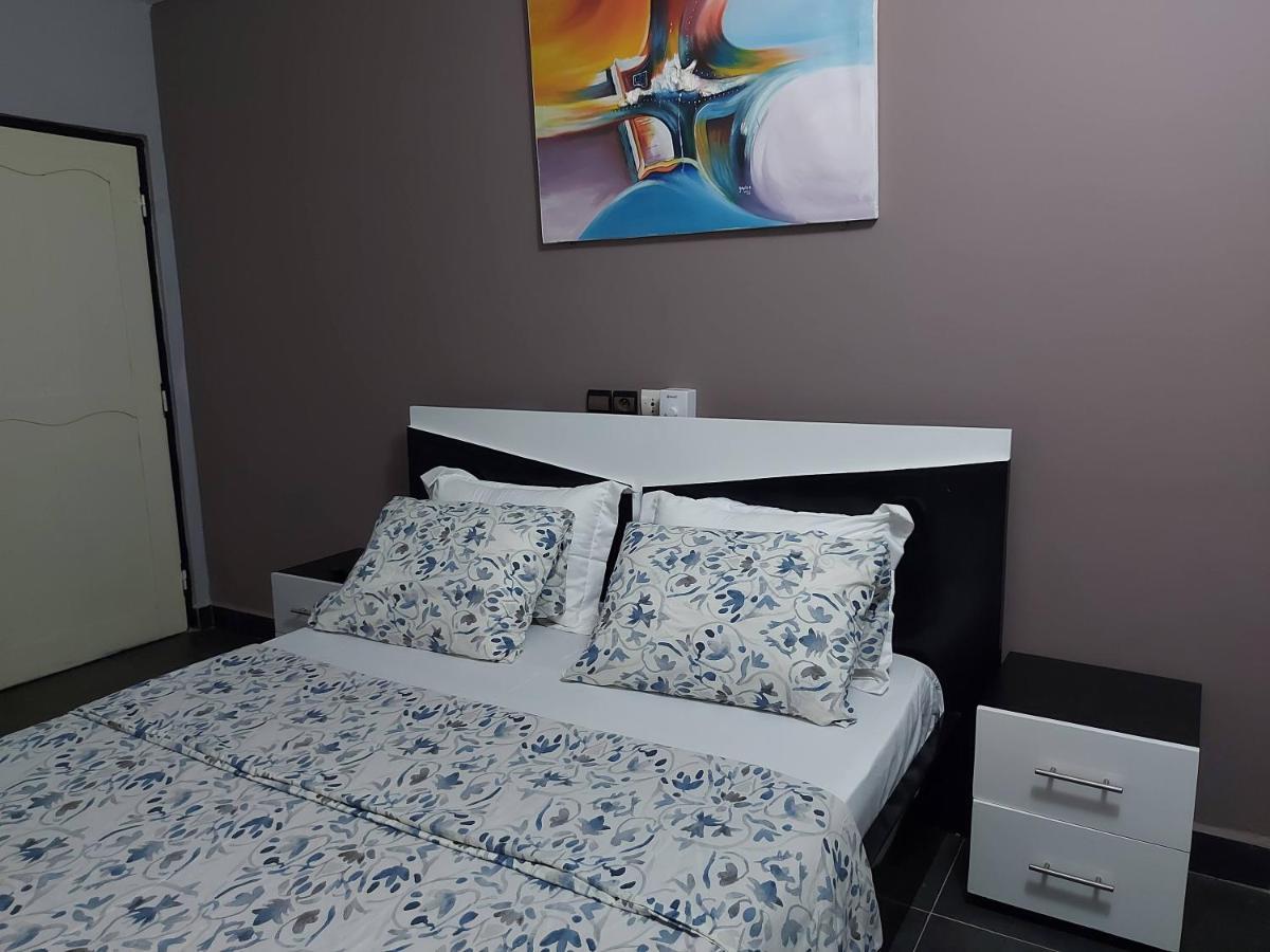 Royal Blue Guest House & Bar لومي المظهر الخارجي الصورة