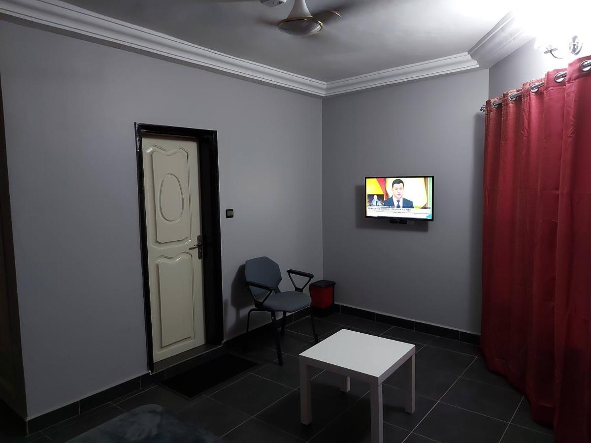 Royal Blue Guest House & Bar لومي المظهر الخارجي الصورة