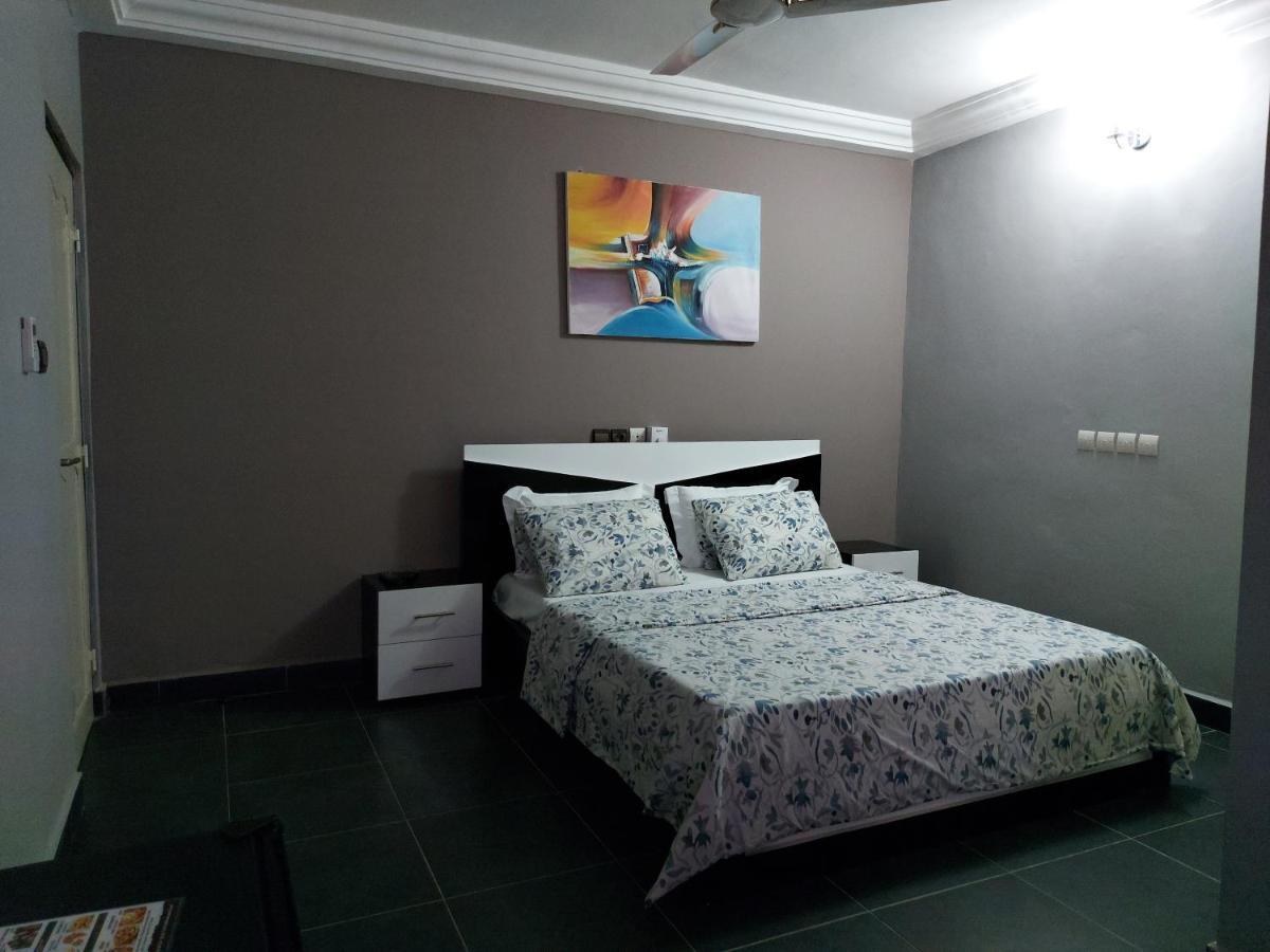 Royal Blue Guest House & Bar لومي المظهر الخارجي الصورة