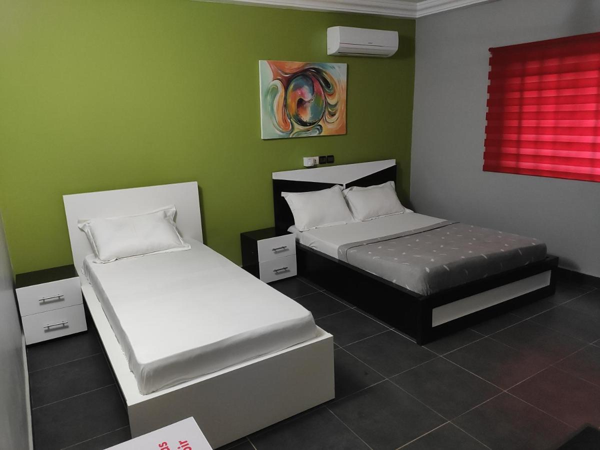 Royal Blue Guest House & Bar لومي المظهر الخارجي الصورة