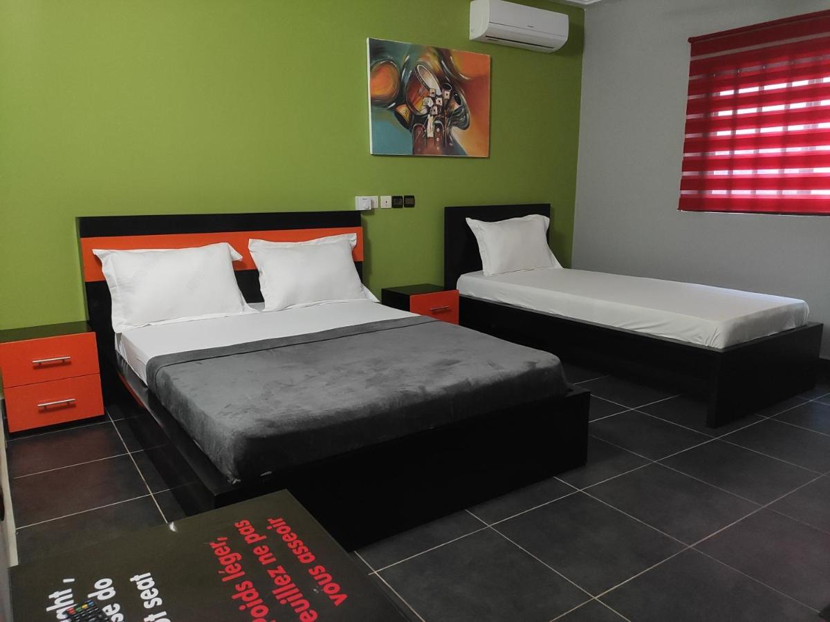 Royal Blue Guest House & Bar لومي المظهر الخارجي الصورة