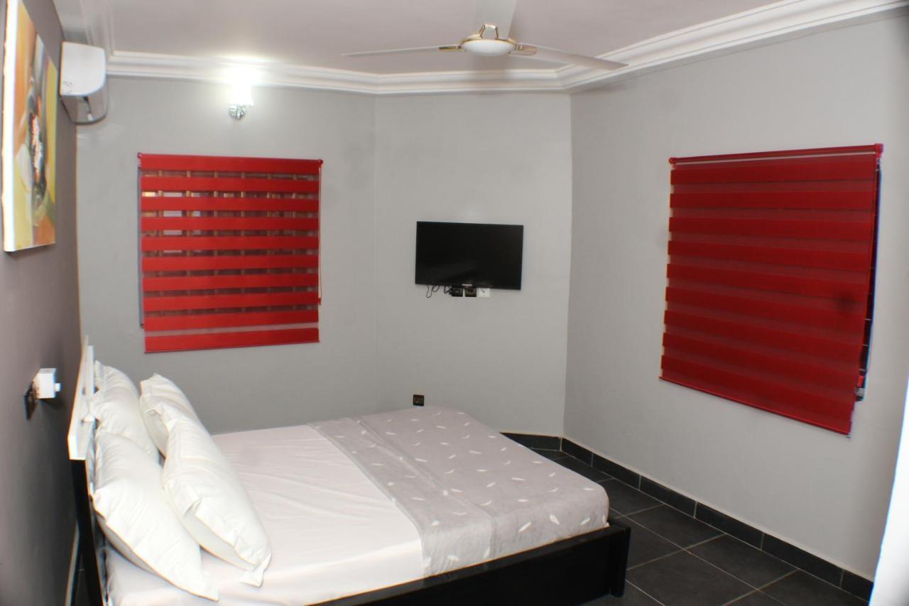Royal Blue Guest House & Bar لومي المظهر الخارجي الصورة