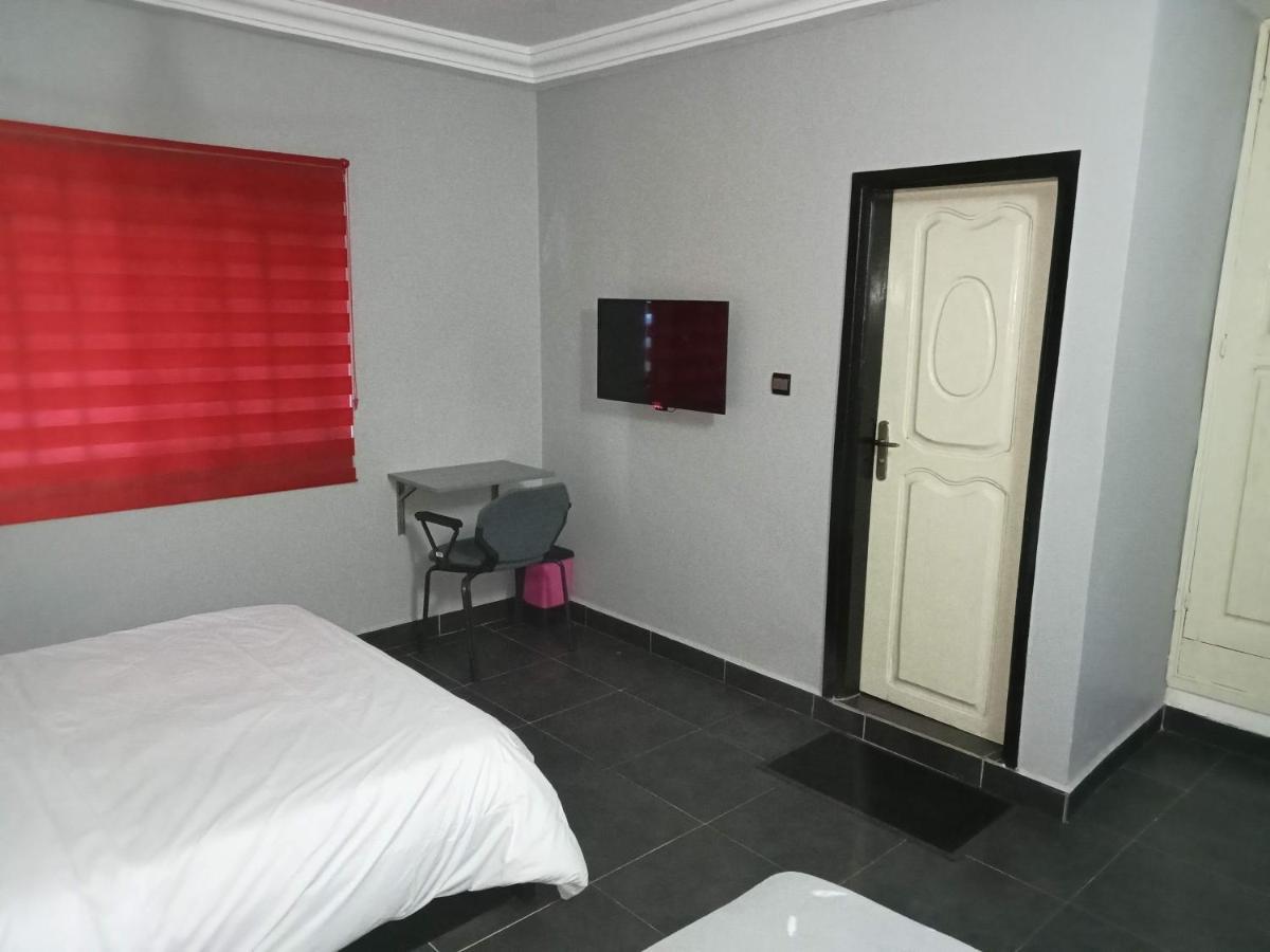 Royal Blue Guest House & Bar لومي المظهر الخارجي الصورة