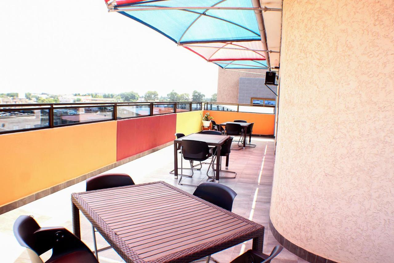 Royal Blue Guest House & Bar لومي المظهر الخارجي الصورة
