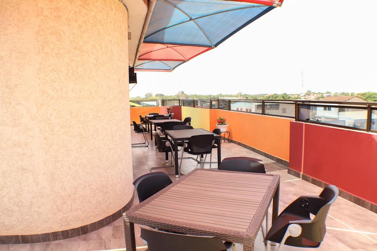 Royal Blue Guest House & Bar لومي المظهر الخارجي الصورة