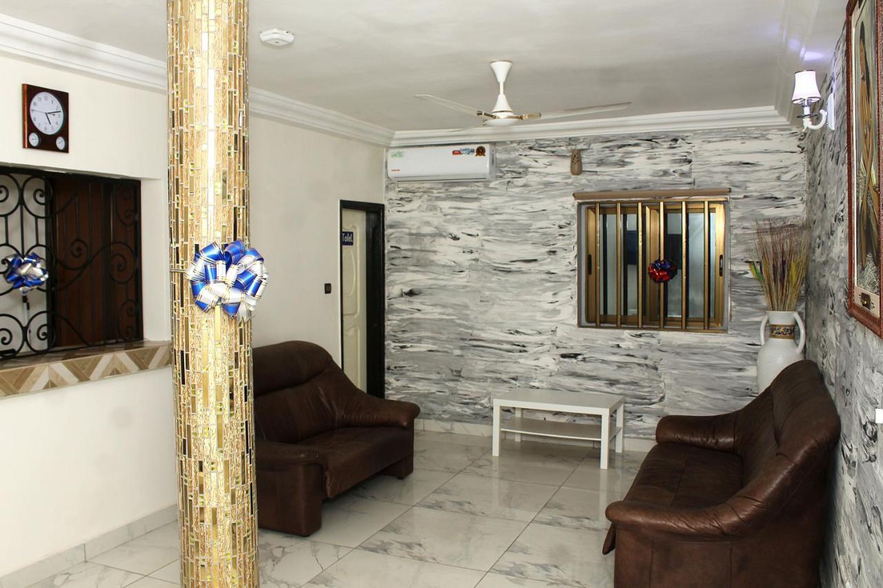 Royal Blue Guest House & Bar لومي المظهر الخارجي الصورة
