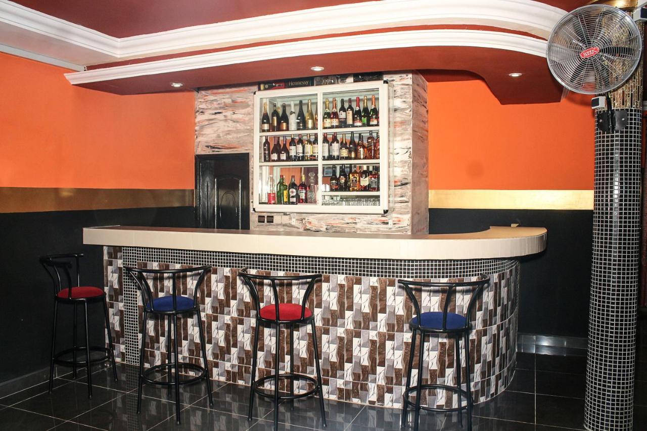 Royal Blue Guest House & Bar لومي المظهر الخارجي الصورة