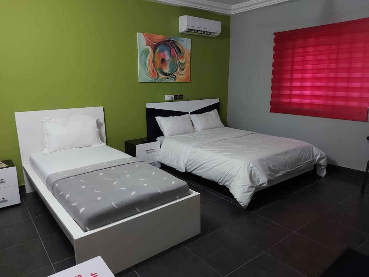 Royal Blue Guest House & Bar لومي المظهر الخارجي الصورة