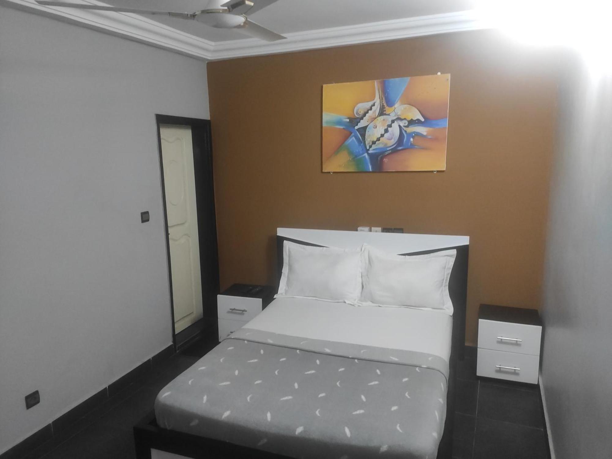 Royal Blue Guest House & Bar لومي المظهر الخارجي الصورة