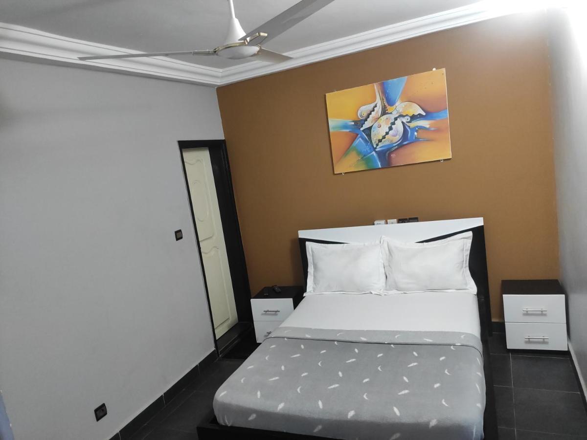 Royal Blue Guest House & Bar لومي المظهر الخارجي الصورة
