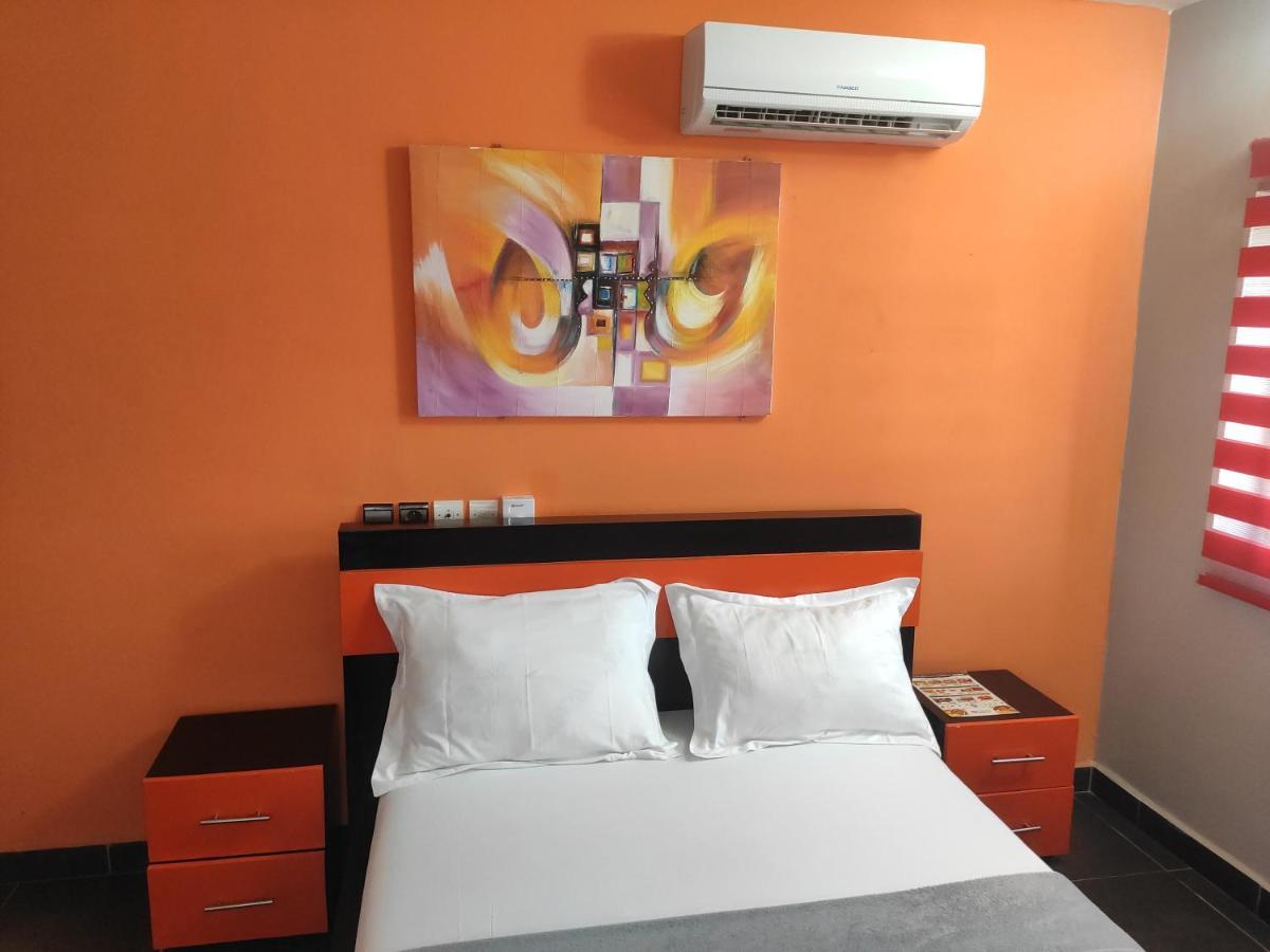 Royal Blue Guest House & Bar لومي المظهر الخارجي الصورة