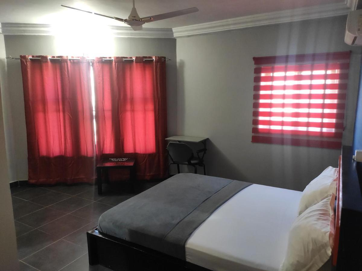 Royal Blue Guest House & Bar لومي المظهر الخارجي الصورة
