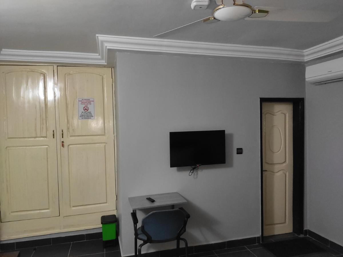 Royal Blue Guest House & Bar لومي المظهر الخارجي الصورة