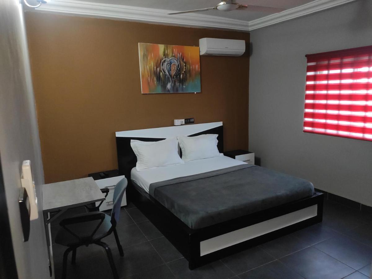 Royal Blue Guest House & Bar لومي المظهر الخارجي الصورة