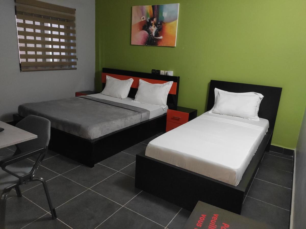 Royal Blue Guest House & Bar لومي المظهر الخارجي الصورة