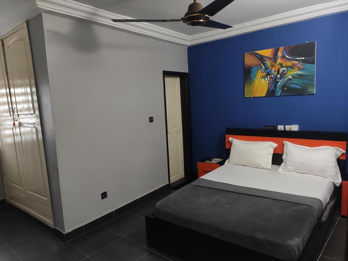 Royal Blue Guest House & Bar لومي المظهر الخارجي الصورة