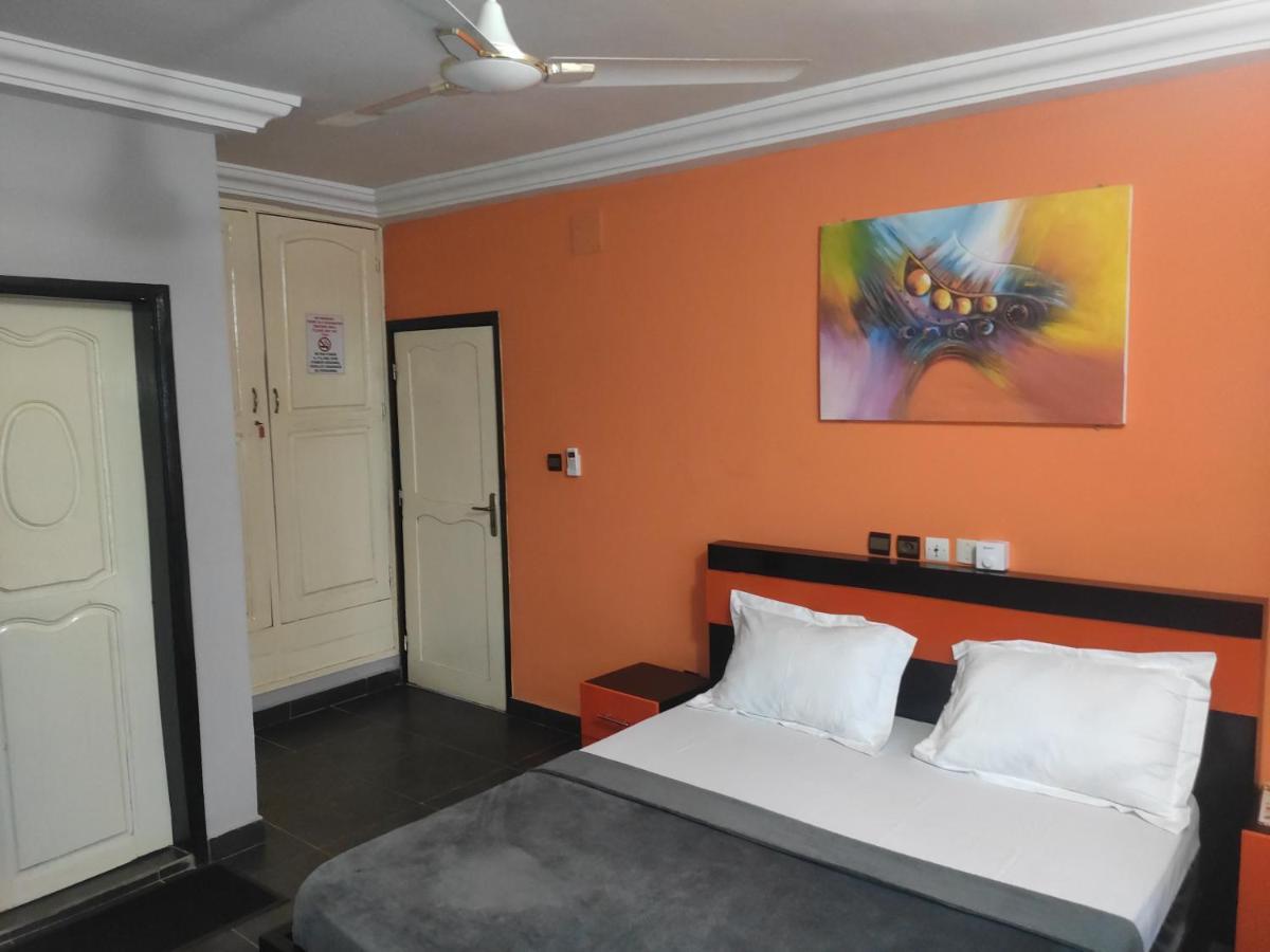 Royal Blue Guest House & Bar لومي المظهر الخارجي الصورة